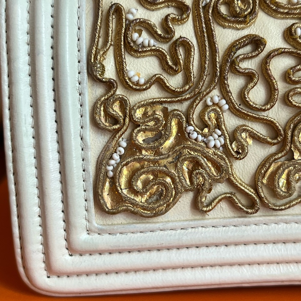 Chanel Versailles Gold and white embroidered mini boy - Picture 3 of 15